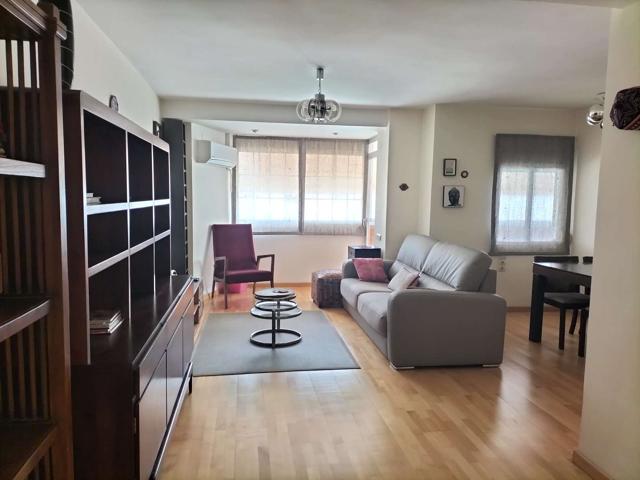 Piso de 3 habitaciones en alquiler en Russafa, Valencia, gastos incluidos. photo 0