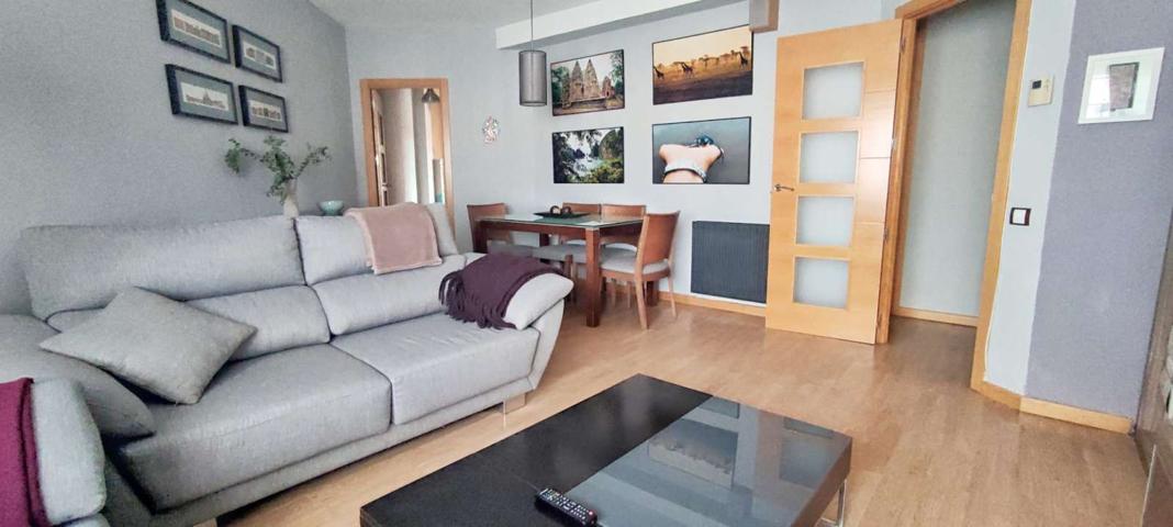 Se alquila piso de 2 habitaciones en Palomeras Bajas, gastos incluidos. photo 0