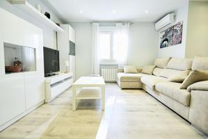 Apartamento de 3 dormitorios en alquiler en Palacio photo 0