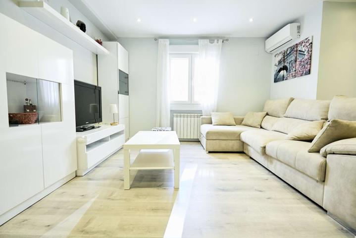 Apartamento de 3 dormitorios en alquiler en Palacio photo 0