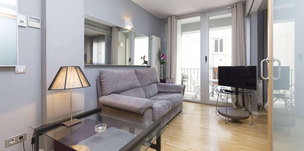 Apartamento de 2 dormitorios en alquiler en Embajadores photo 0