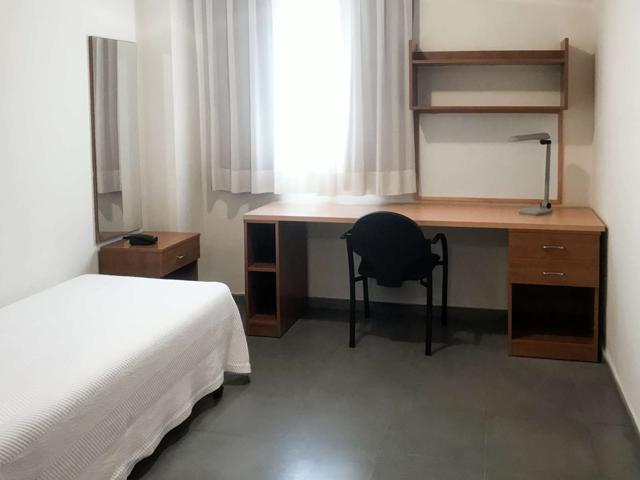 Se alquila habitación en residencia en Montequinto photo 0