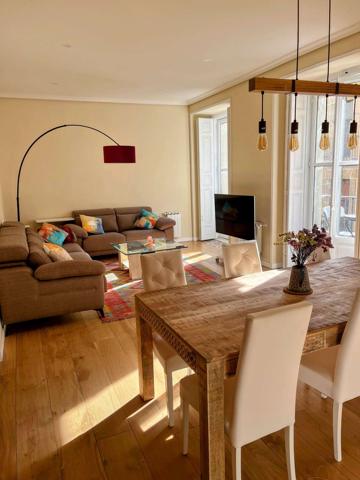 Piso de tres habitaciones en alquiler en Madrid photo 0