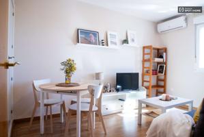 Apartamento de 3 habitaciones en alquiler en Madrid photo 0