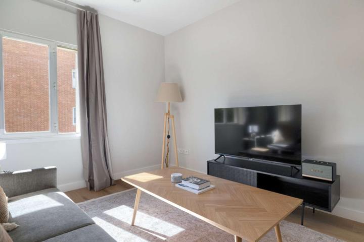 Apartamento de 2 dormitorios en alquiler en Madrid photo 0