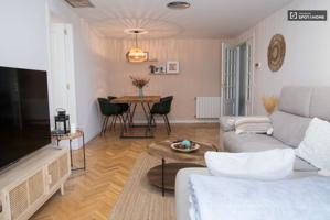 Apartamento de 2 dormitorios en alquiler en San Blas, Madrid photo 0