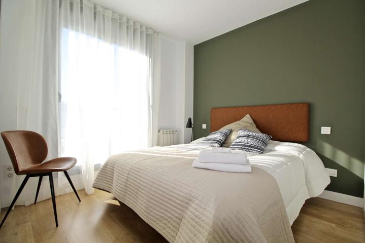 Se alquila piso de 2 habitaciones en Adelfas, gastos incluidos. photo 0