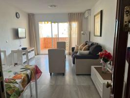 Apartamento de 2 habitaciones en alquiler en Benalmádena photo 0