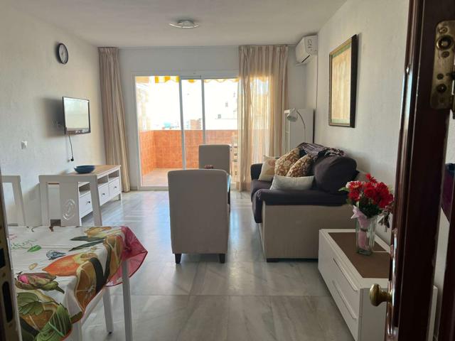 Apartamento de 2 habitaciones en alquiler en Benalmádena photo 0