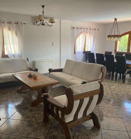 Se alquila piso de 5 habitaciones en Calp, se admiten parejas. photo 0