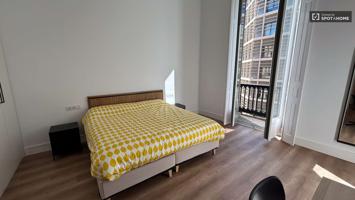 Habitaciones en alquiler en apartamento de 8 dormitorios en L'Eixample photo 0