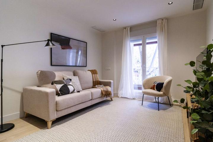Piso en alquiler de 2 habitaciones en Nueva España, Chamartín. photo 0
