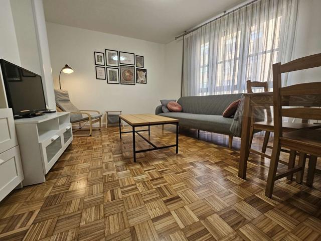 Se alquila piso de 2 habitaciones en Oviedo, gastos incluidos. photo 0