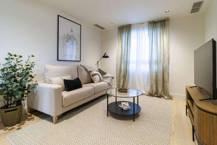 Se alquila piso de 2 habitaciones en Nueva España, Madrid. photo 0