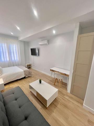Apartamento de 1 dormitorio en alquiler en Hortaleza photo 0