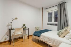 ¡Habitaciones en alquiler en piso de 4 dormitorios en Madrid! photo 0