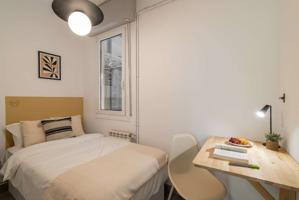 Se alquilan habitaciones en un apartamento de 5 dormitorios en L'Eixample photo 0