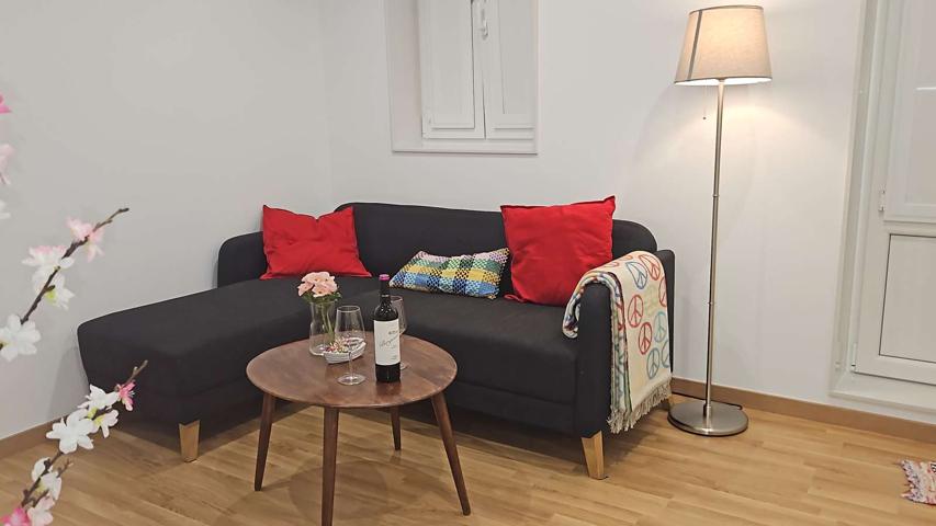 Piso de 2 habitaciones en alquiler en Santiago de Compostela. photo 0