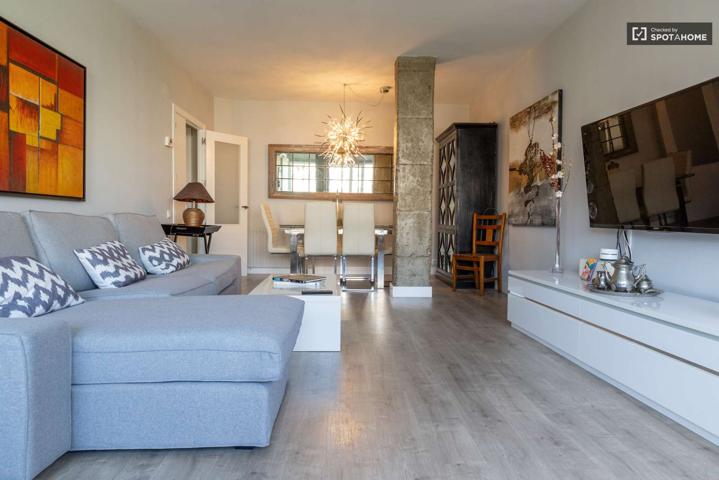 Apartamento de 3 habitaciones en alquiler en Madrid photo 0