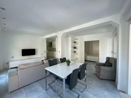 Apartamento de 2 dormitorios en alquiler en Ciutat Vella photo 0