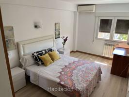 Amplia habitación en alquiler en piso de 4 dormitorios en Príncipe Pío photo 0