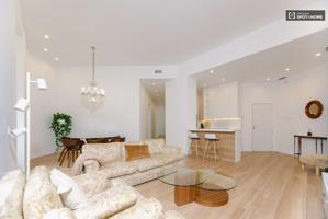 Piso de 3 habitaciones en alquiler en L'Eixample photo 0