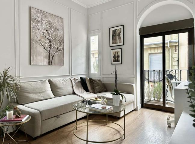 Apartamento de 2 dormitorios en alquiler en Madrid photo 0