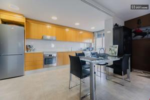 Apartamento de 3 dormitorios en alquiler en Quatre Carreres photo 0