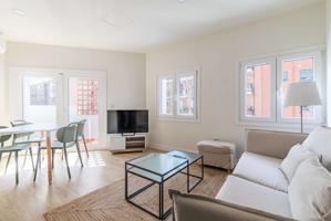 Apartamento de 2 dormitorios en alquiler en Madrid photo 0