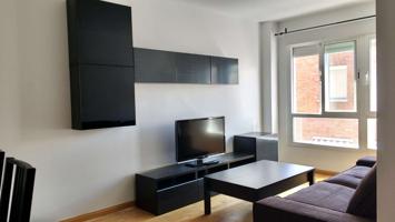 Piso de 2 habitaciones en alquiler en San Isidro, Carabanchel photo 0