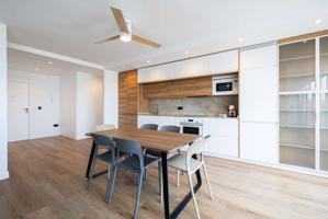 Piso de 3 habitaciones en alquiler en Ensanche Centro, gastos incluidos photo 0