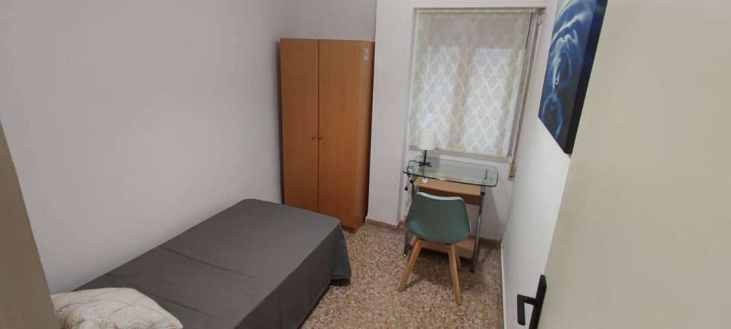 Se alquila piso de 4 habitaciones en Sollana, gastos incluidos. photo 0