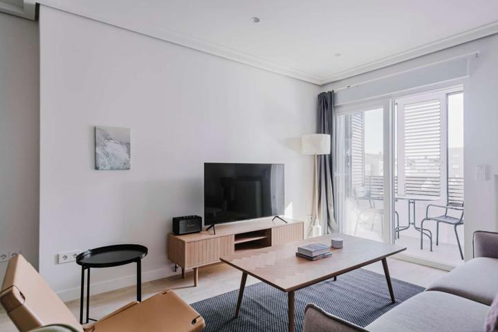 Apartamento de 3 habitaciones en alquiler en Madrid photo 0