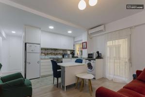 Piso de 3 habitaciones en alquiler en El Carme, Valencia, perfecto para profesionales photo 0