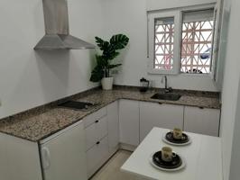 Estudio en alquiler en En Corts, gastos incluidos photo 0