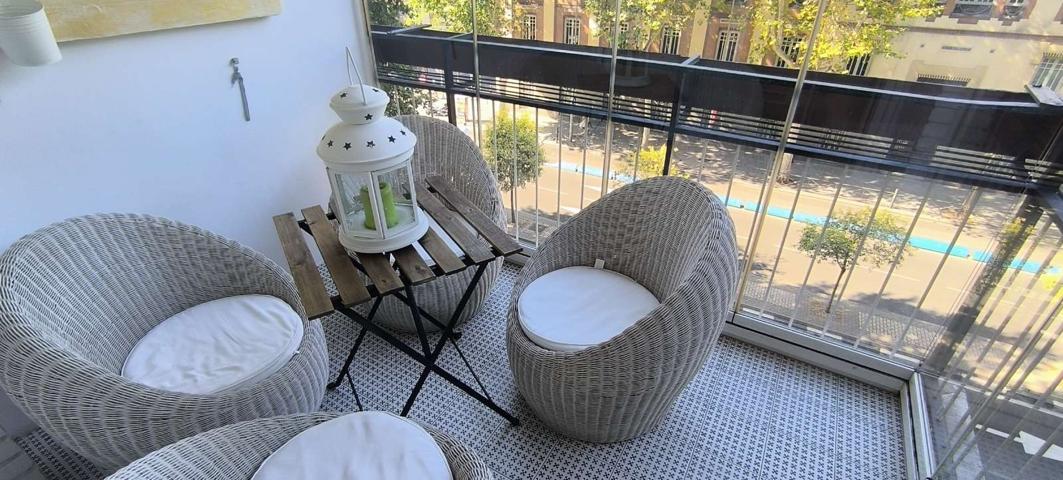 Apartamento de 3 dormitorios en alquiler en Pacífico, Madrid photo 0