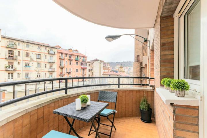 Apartamento en alquiler en Bilbao, al lado del puente La Merced photo 0