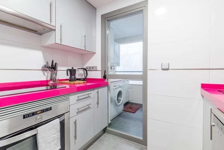Se alquila piso de 2 habitaciones en Valdeacederas. photo 0
