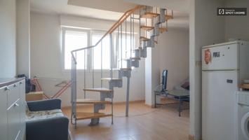 Se alquila piso de 3 habitaciones en Valdeacederas, gastos incluidos. photo 0