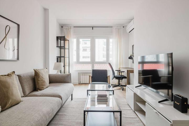 Apartamento de 3 habitaciones en alquiler en Madrid photo 0