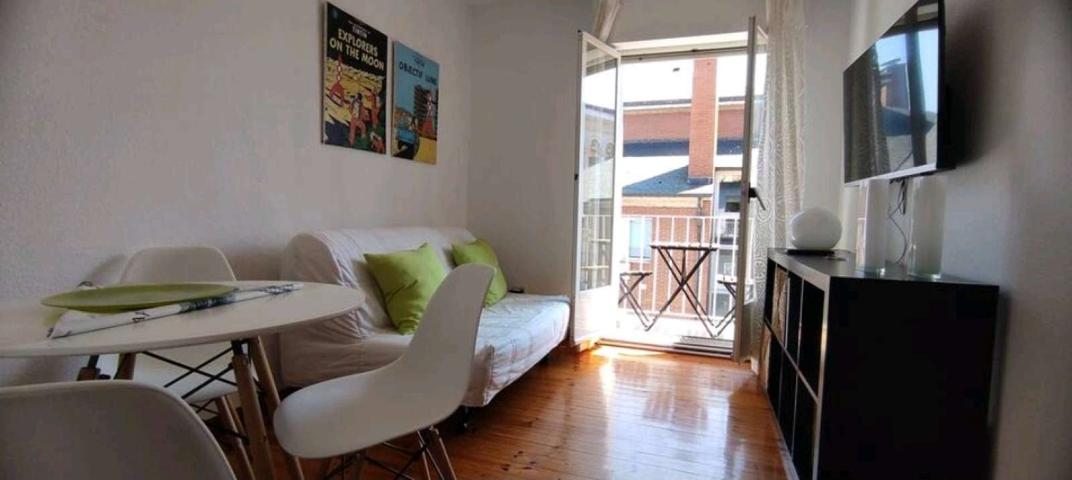 Se alquila piso de 3 habitaciones en Santander, gastos incluidos. photo 0