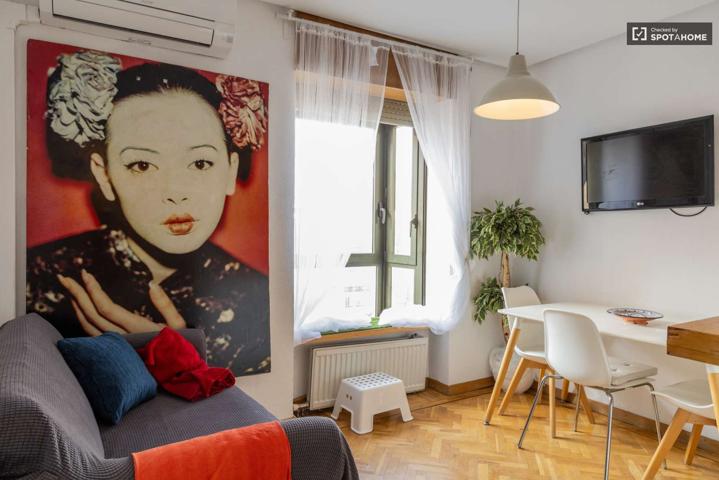 Apartamento de 3 habitaciones en alquiler en Madrid photo 0