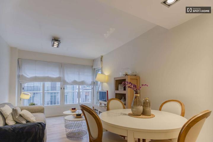 Apartamento de 2 dormitorios en alquiler en Extramurs photo 0