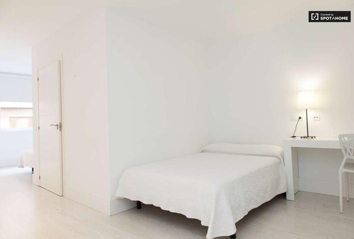 Gran habitación con calefacción en piso compartido, Salamanca photo 0