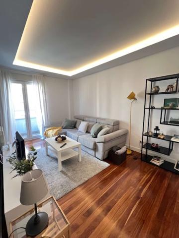 Apartamento completo de 2 dormitorios en Bilbao photo 0