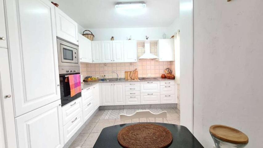 Apartamento de 3 dormitorios en alquiler en La Laguna, Tenerife photo 0
