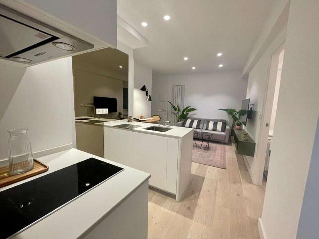 Apartamento de 3 habitaciones en alquiler en Amara Berri, no se permite fumar ni mascotas. photo 0