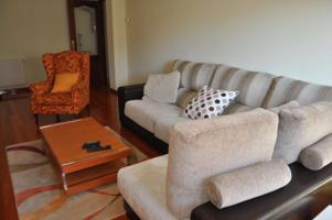 Se alquila piso de 3 habitaciones en Lalín, gastos incluidos. photo 0