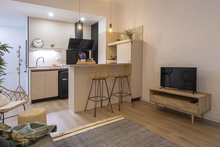 Estudio en alquiler en Sant Francesc photo 0