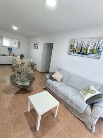 Se alquila apartamento de 3 habitaciones en Candelaria, gastos incluidos. photo 0